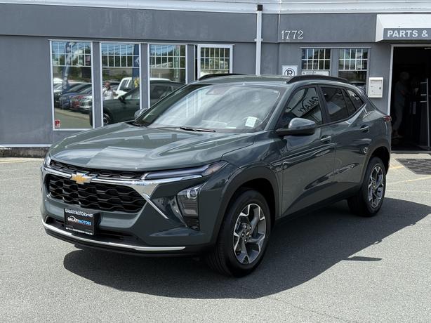 2025 Chevrolet Trax LT - Parking Camera Rear &  Wheels: 17" Grey image 1