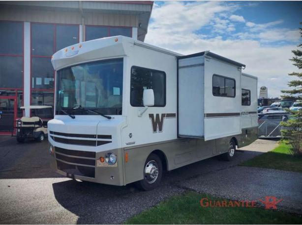 Used 2015 Winnebago Brave 27B image 3