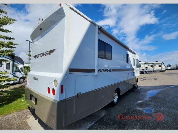 Used 2015 Winnebago Brave 27B image 8