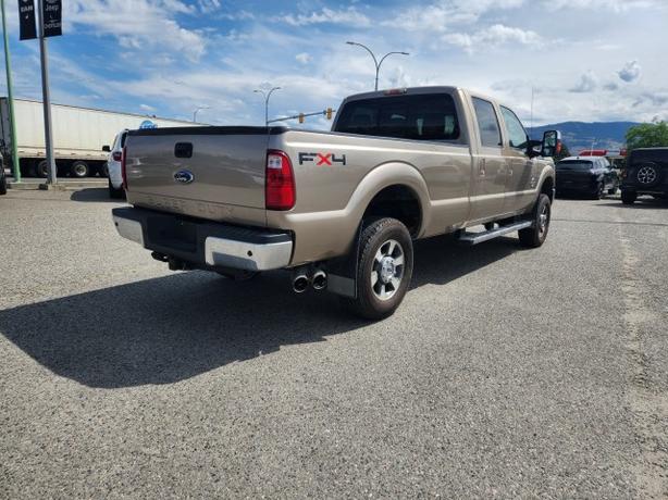 2011 Ford Super Duty F-350 SRW Lariat image 3
