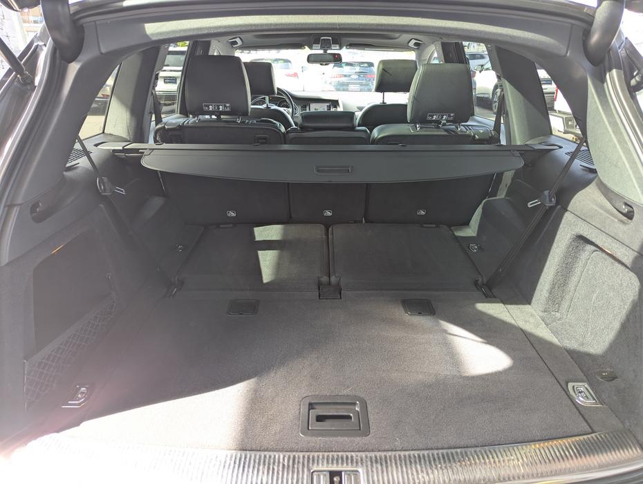 2014 Audi Q7 quattro display photo
