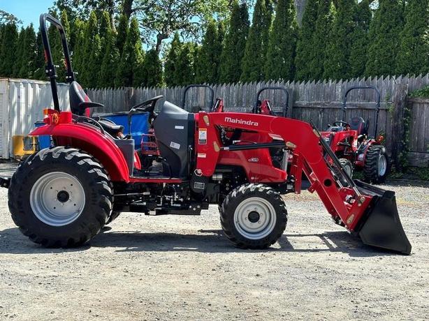 2024 Mahindra Tractor 1635 HST image 1