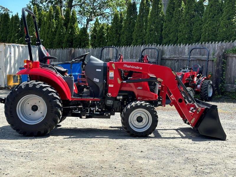 2024 Mahindra Tractor 1635 HST display photo