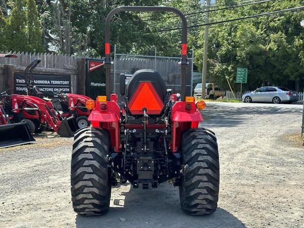 2024 Mahindra Tractor 1635 HST image 4
