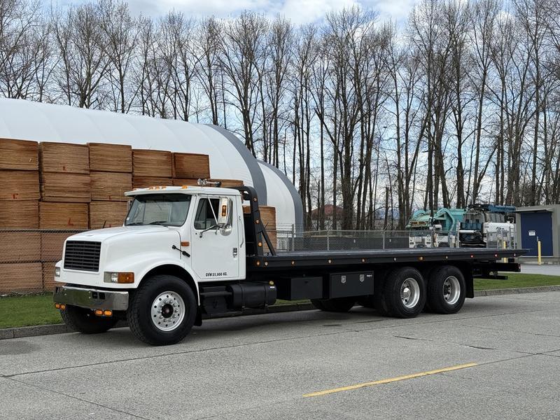 2000 International 4900 25 Foot Roll-Off Flat Deck Tow Truck Manual Diesel Air B display photo