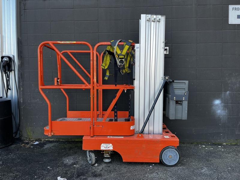 2000 JLG 12SP Electric Man Lift display photo