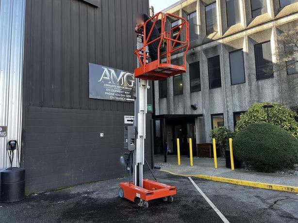 2000 JLG 12SP Electric Man Lift image 2