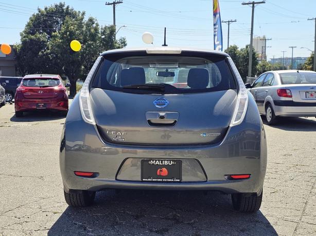 2015 Nissan LEAF 4dr HB SV image 3