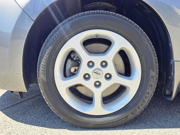 2015 Nissan LEAF 4dr HB SV image 5