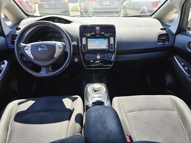 2015 Nissan LEAF 4dr HB SV image 6