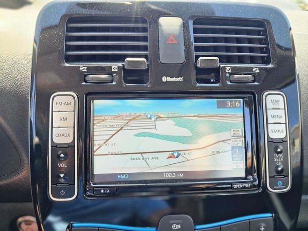 2015 Nissan LEAF 4dr HB SV image 7