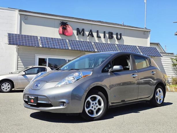 2015 Nissan LEAF 4dr HB SV image 8