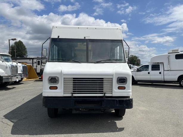 2016 Ford E-450 Utilimaster 18 Foot Cargo step Van With Rear Shelving image 8