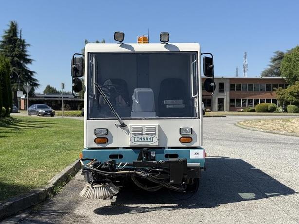 2001 Tennant 830-II Street Sweeper Diesel image 3