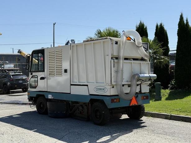2001 Tennant 830-II Street Sweeper Diesel image 7