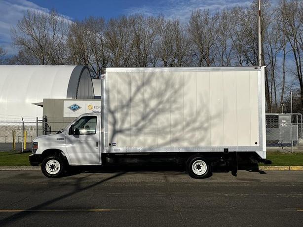 2019 Ford Econoline E450 16 Foot Cube Van With ramp image 6