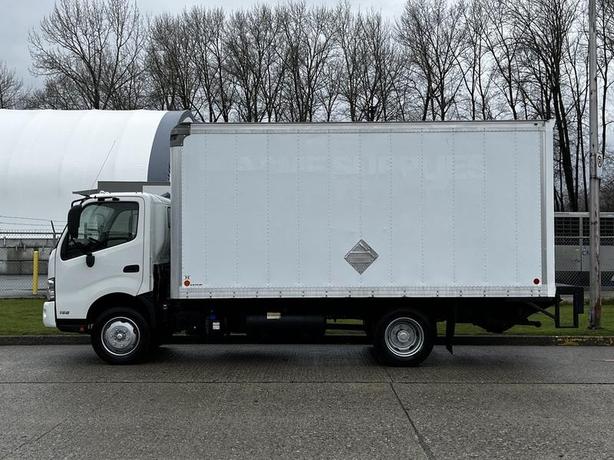 2019 Hino 195 16 Foot Cube Van 3-Seater Diesel with Power Lift Tailgate image 6