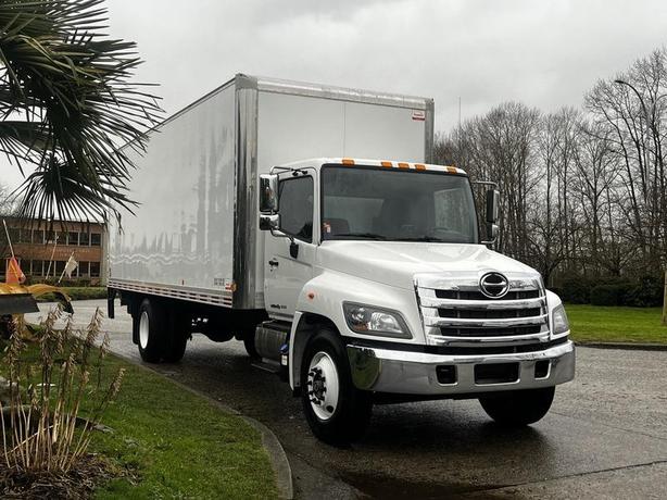 2020 Hino 338 24 Foot Cube Van with Powered Tailgate Diesel image 1