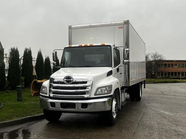 2020 Hino 338 24 Foot Cube Van with Powered Tailgate Diesel image 4