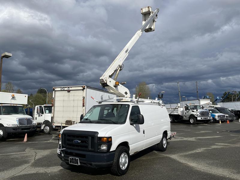 2008 Ford Econoline E-350 Super Duty Bucket Truck (Rebuilt Engine From Canada En display photo