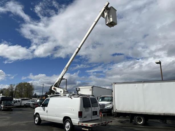 2008 Ford Econoline E-350 Super Duty Bucket Truck (Rebuilt Engine From Canada En image 3