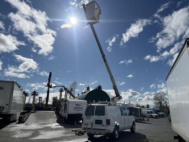 2008 Ford Econoline E-350 Super Duty Bucket Truck (Rebuilt Engine From Canada En image 5