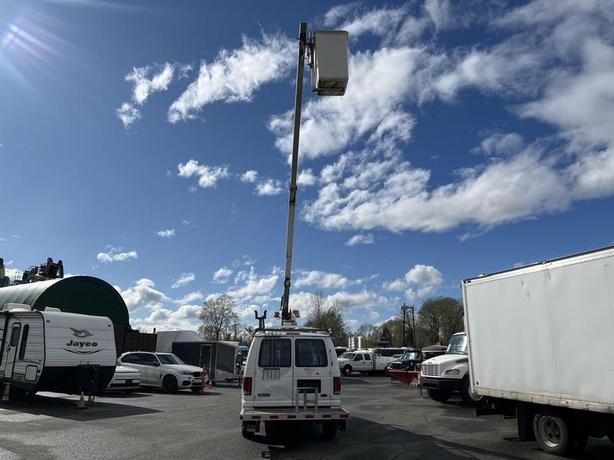 2008 Ford Econoline E-350 Super Duty Bucket Truck (Rebuilt Engine From Canada En image 8