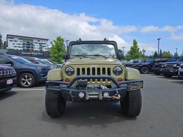 2013 Jeep Wrangler Rubicon 4 Door 4x4 | No Reported Accidents! image 2