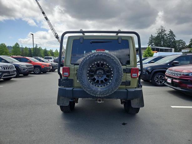 2013 Jeep Wrangler Rubicon 4 Door 4x4 | No Reported Accidents! image 5