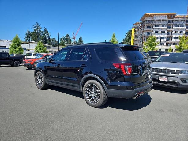 2016 Ford Explorer Sport 4WD | No Reported Accidents! image 4