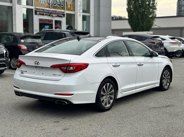 2016 Hyundai Sonata Sport Tech - Navigation, Sunroof, Parking Sensors image 5