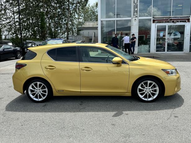 2012 Lexus CT 200h Hybrid - No Accidents, Sunroof, Heated Seats image 4