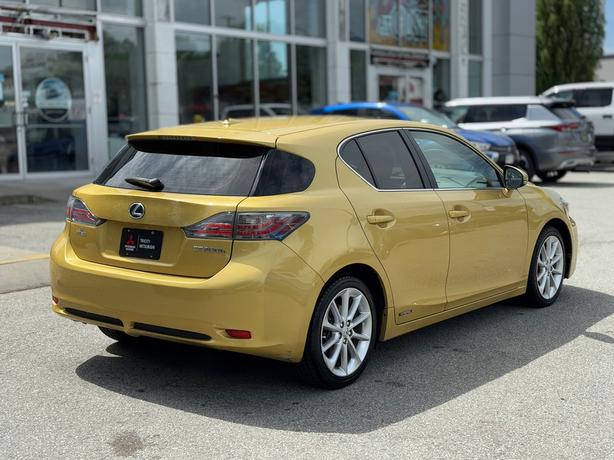 2012 Lexus CT 200h Hybrid - No Accidents, Sunroof, Heated Seats image 5