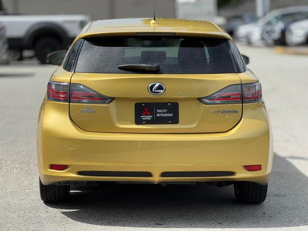 2012 Lexus CT 200h Hybrid - No Accidents, Sunroof, Heated Seats image 6