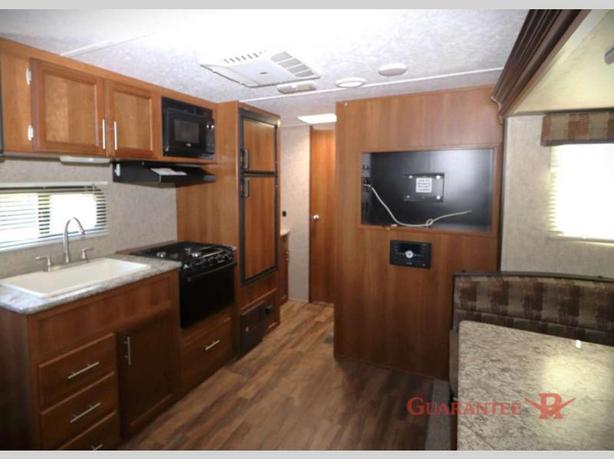 Used 2017 Prime Time RV Avenger 26BBS image 8