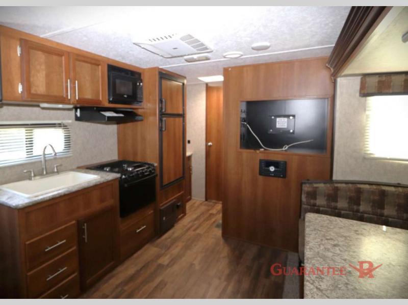 Used 2017 Prime Time RV Avenger 26BBS display photo