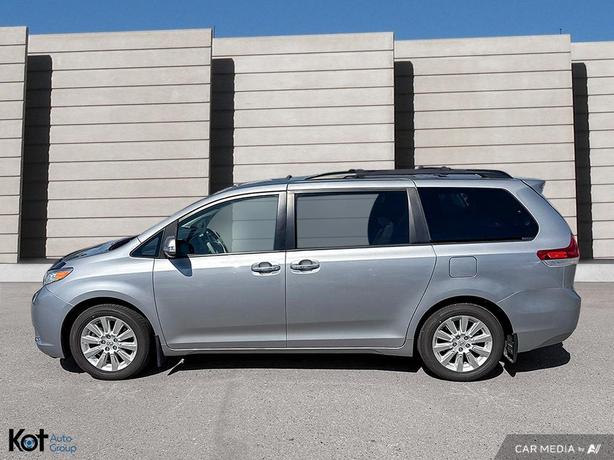 2014 Toyota Sienna LIMITED AWD LEATHER! SUNROOF! BACKUP CAMERA! ONE OWNER! image 3