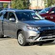 2022 Mitsubishi Outlander PHEV SE - One Owner, Power Seats, Blind Spot Warning thumbnail image 3