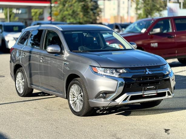 2022 Mitsubishi Outlander PHEV SE - One Owner, Power Seats, Blind Spot Warning image 3