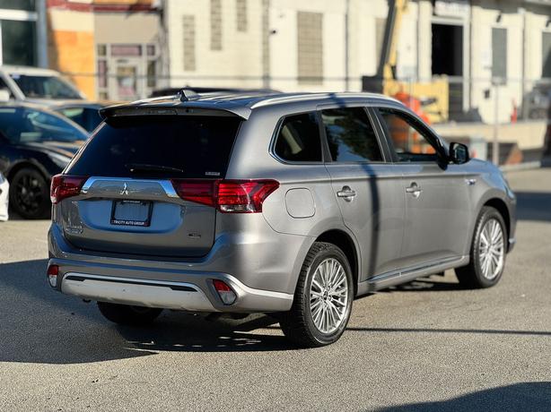 2022 Mitsubishi Outlander PHEV SE - One Owner, Power Seats, Blind Spot Warning image 5