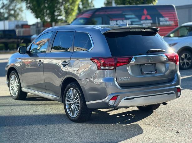 2022 Mitsubishi Outlander PHEV SE - One Owner, Power Seats, Blind Spot Warning image 7