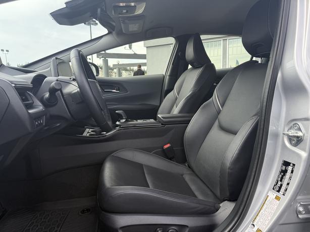 2023 Toyota Prius XLE AWD Hybrid - Power Drivers Seat & ABS Brakes image 8