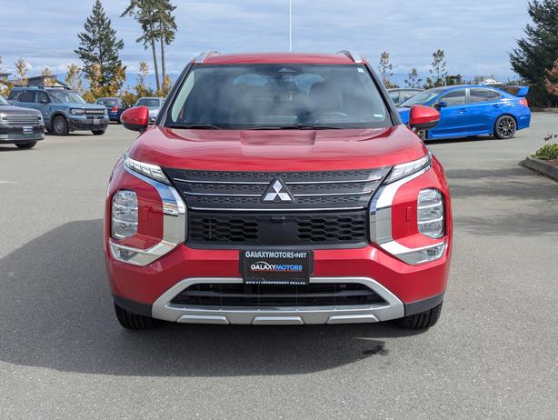 2024 Mitsubishi Outlander SE - 4x4, No Accidents, Sunroof, 7 Passenger image 3