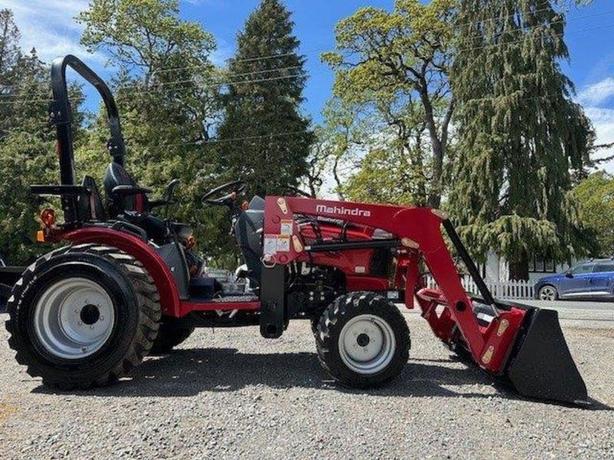 2022 Mahindra Max Series MAX 26XLT Shuttle image 6