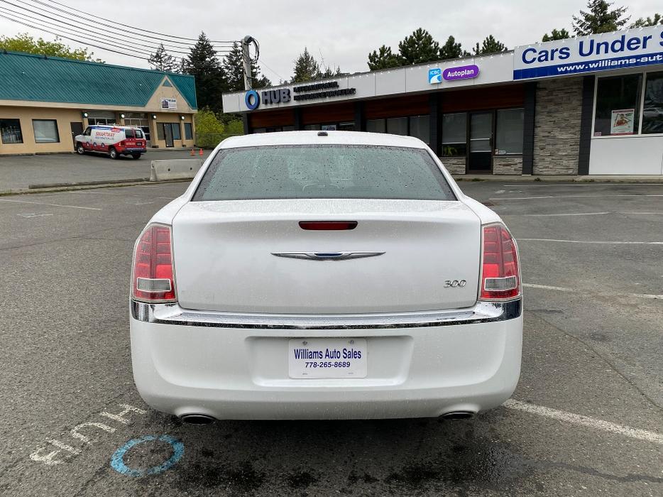 2012 Chrysler  300 Limited fully equipped display photo
