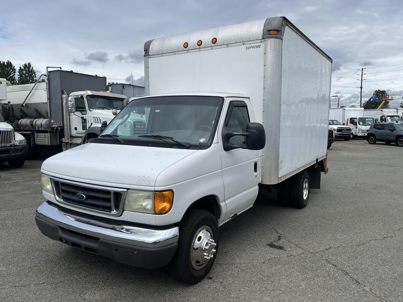 2005 Ford Econoline E-350 Super Duty 12 Foot Cube Van With Rear Workshop display photo