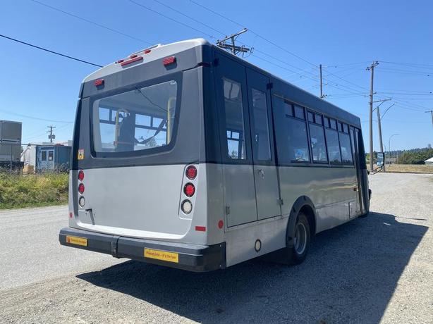 2016 Chevrolet Express G4500 No Rear Seats Bus image 5