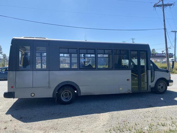 2016 Chevrolet Express G4500 No Rear Seats Bus image 6