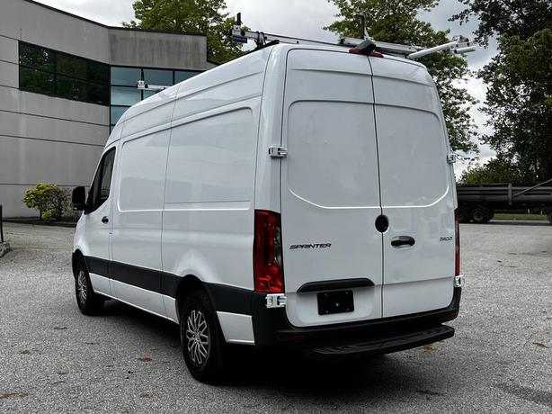 2020 Mercedes-Benz Sprinter 2500 High Roof 144-inch WheelBase with Rear Shelving image 8