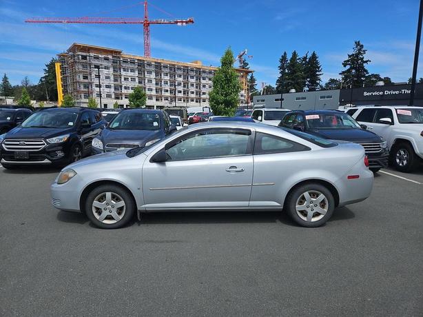 2008 Chevrolet Cobalt LS | No Reported Accidents! image 3